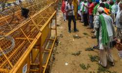 Farmers vacate service road at Delhi's Ghazipur border 