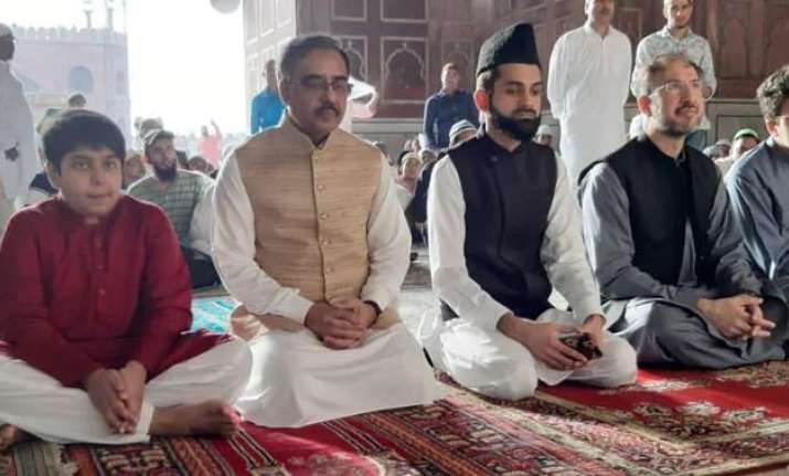 Pakistan Foreign Secretary prays at Jama Masjid