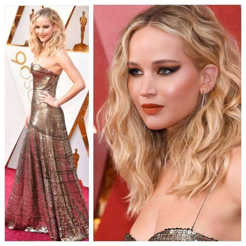 Jennifer Lawrence brought sparkles to the red carpet with her metallic Dior gown. She wore red carpet looks to add charms to her look. 