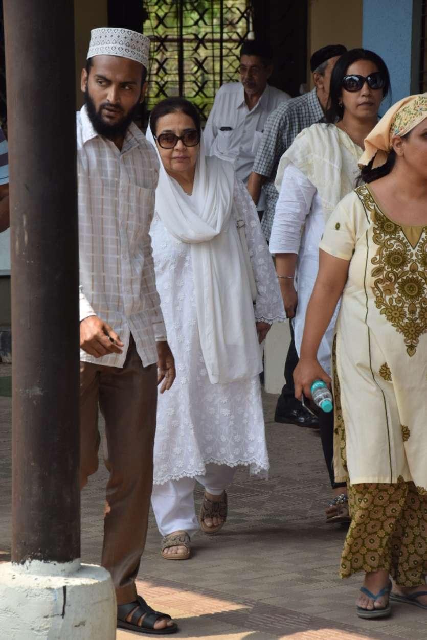 Farida Jalal was also present at the funeral ceremony to pay her last respects to the late actress. 