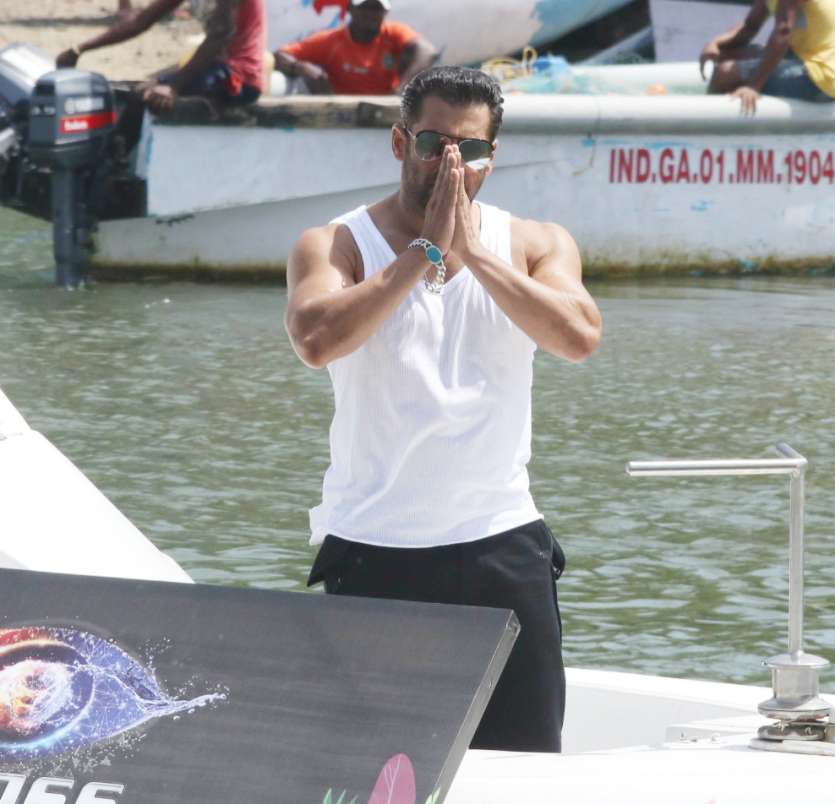 Bigg Boss 12 Launch In Goa Host Salman Khan Makes Entry On Yacht Bharti Singh Haarsh