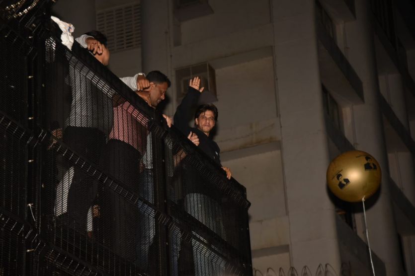 Shah Rukh Khan celebrates birthday with fans gathered outside Mannat (PICS)