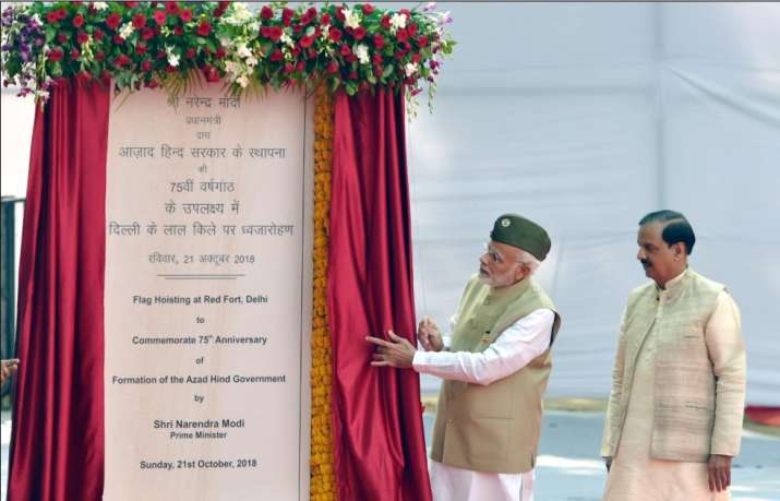 Prime Minister Narendra Modi unveils a plaque as Minister