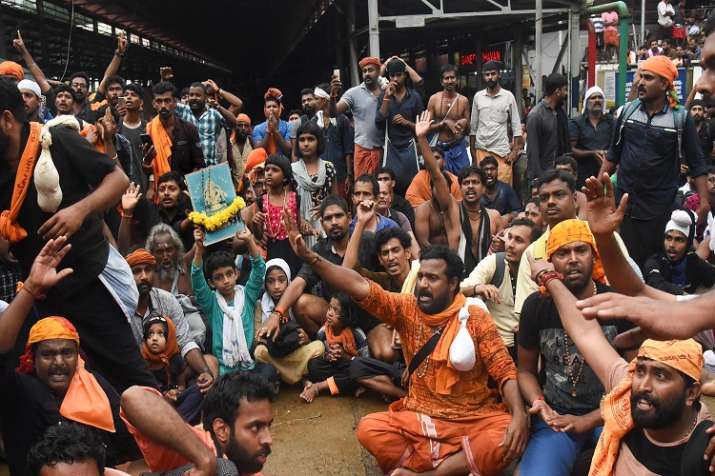  Les manifestants s'opposent à l'entrée des femmes au Sabarimala