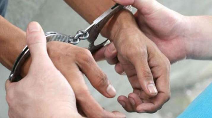 4 arrested for robbing 12 Lakh from gas agency employee |