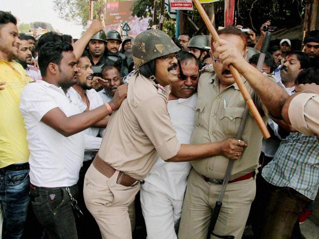BJP workers, police personnel clash / Representational