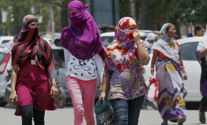 Hot and dry weather persisted over Uttar Pradesh, with