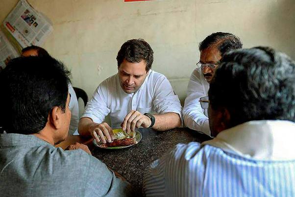 Rahul Gandhi enjoys dosa at Patna restaurant