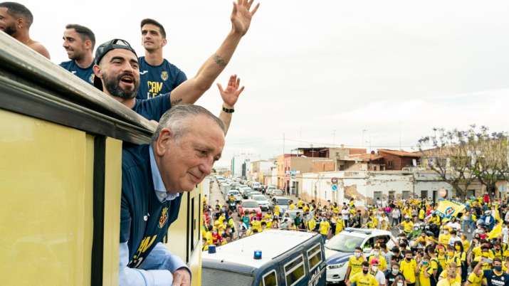 Villarreal fans welcome players after Europa League ...