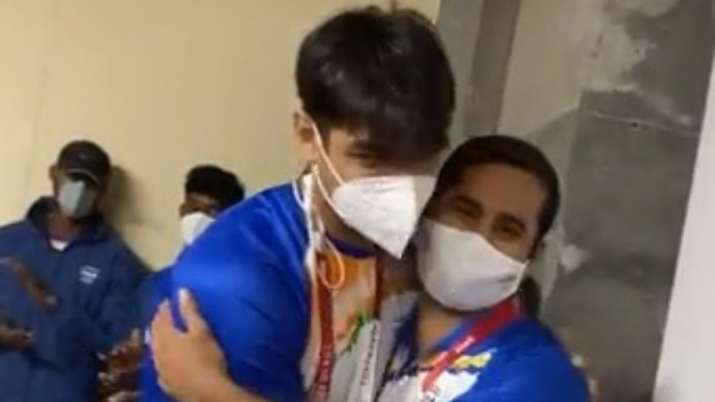 Watch: Neeraj Chopra receives rousing reception from Indian contingent in Olympic village