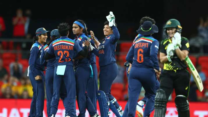 'Ball of the century, women's cricket edition!': Shikha Pandey dismisses Alyssa Healy with stunning